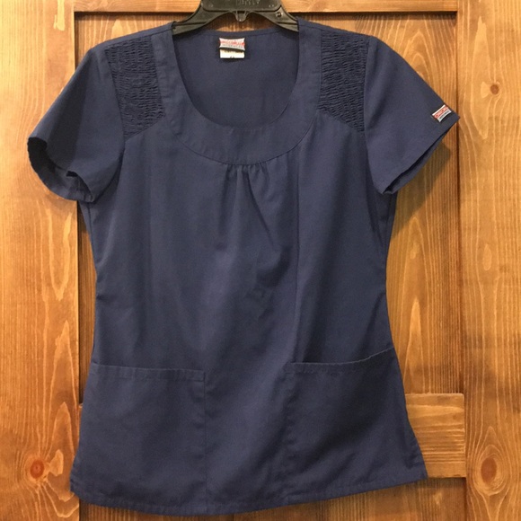 3 scrub tops - Picture 4 of 7